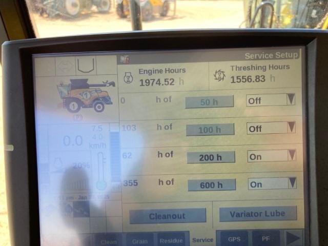2016 New Holland Cr9.90