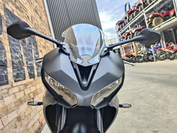 2025 TRIUMPH DAYTONA 660 LAMS ROAD GREY