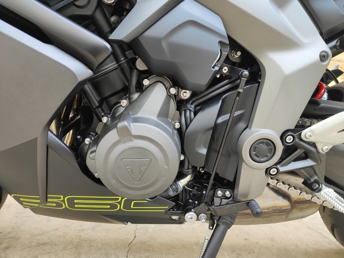 2025 TRIUMPH DAYTONA 660 LAMS ROAD GREY