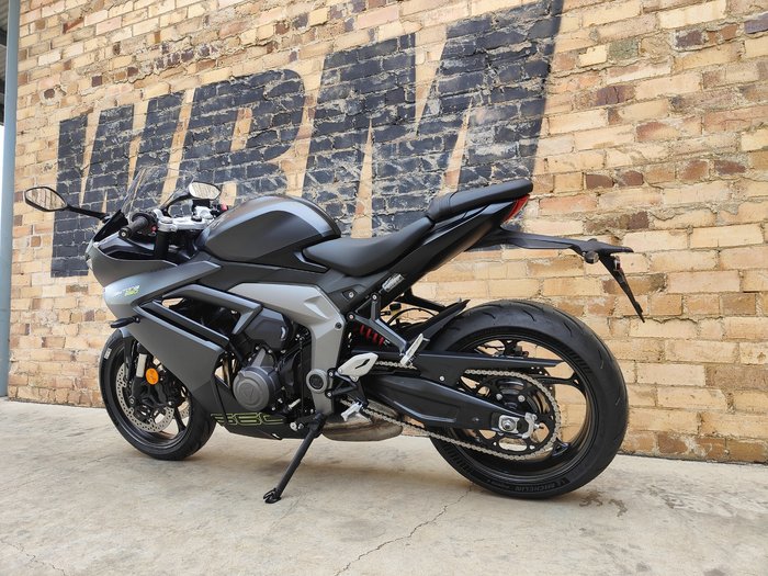 2025 TRIUMPH DAYTONA 660 LAMS ROAD GREY