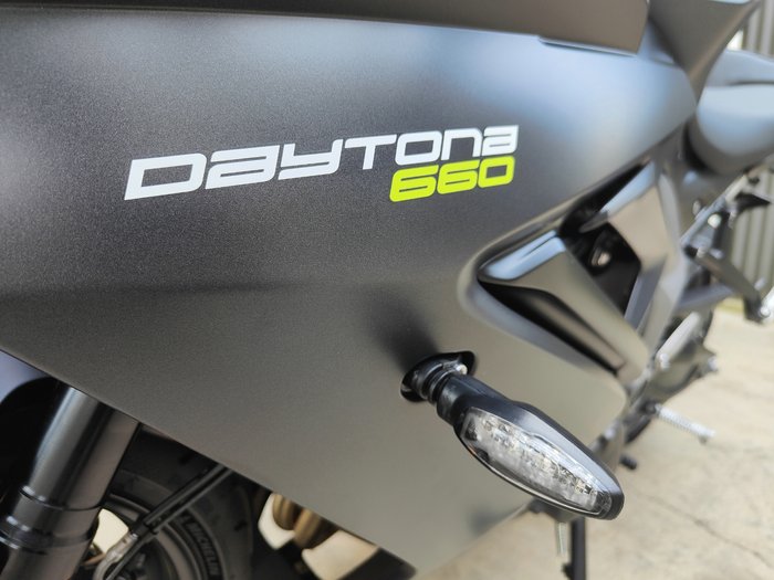2025 TRIUMPH DAYTONA 660 LAMS ROAD GREY