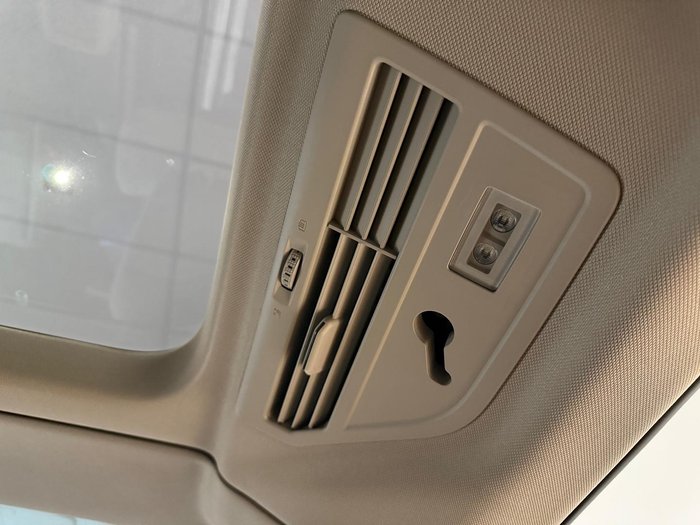 2025 Volkswagen Multivan TDI360 Life