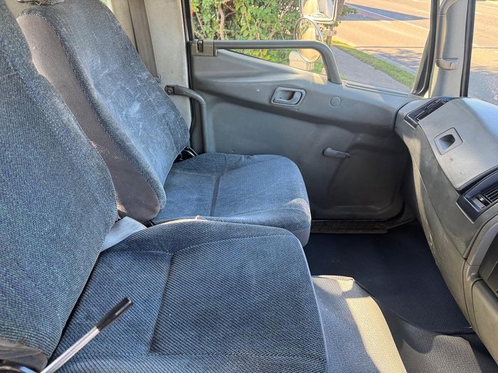 1998 Mitsubishi Fm WHITE