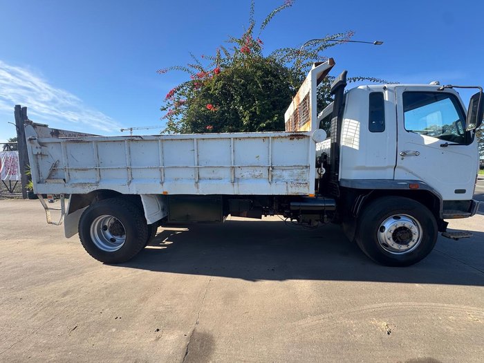1998 Mitsubishi Fm WHITE