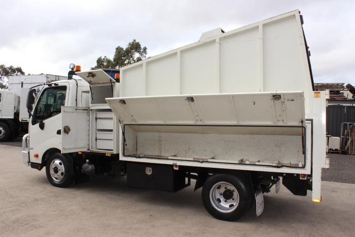 2016 Hino 300 617 617 WHITE