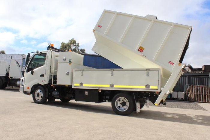 2016 Hino 300 617 617 WHITE