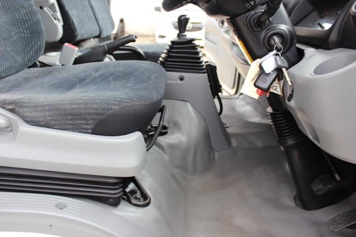 2016 Hino 300 617 617 WHITE