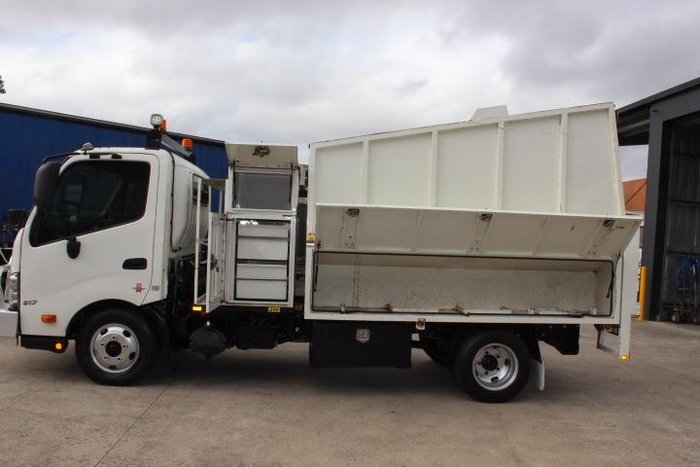 2016 Hino 300 617 617 WHITE