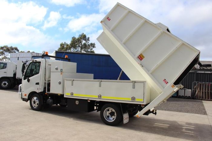 2016 Hino 300 617 617 WHITE