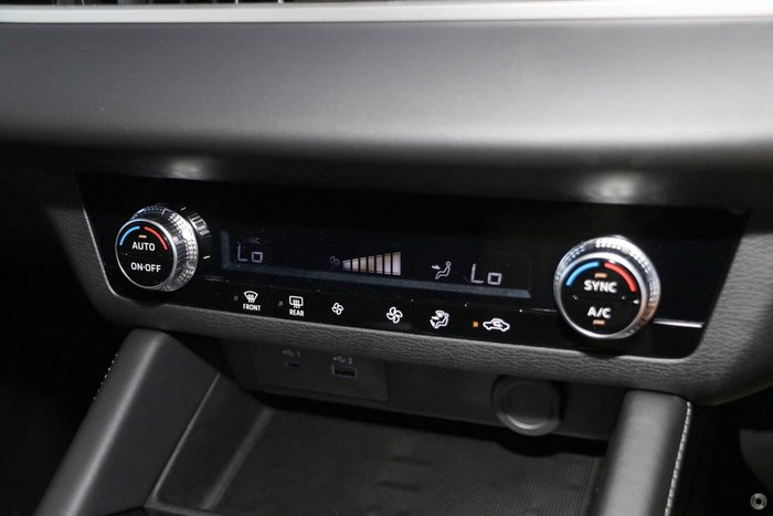 2025 Mitsubishi Outlander PHEV ES ZM MY24 AWD White Diamond