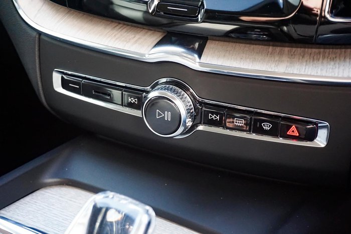 2022 Volvo XC60 B5 Inscription