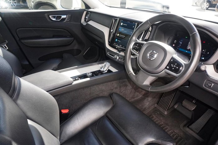 2022 Volvo XC60 B5 Inscription