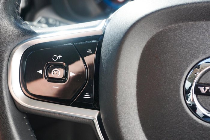 2022 Volvo XC60 B5 Inscription