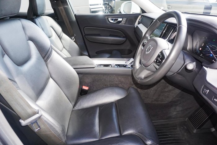2022 Volvo XC60 B5 Inscription