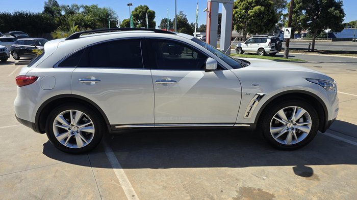 2018 INFINITI QX70 GT