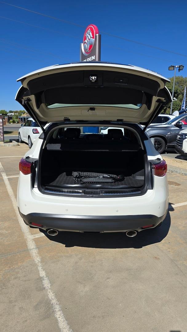 2018 INFINITI QX70 GT
