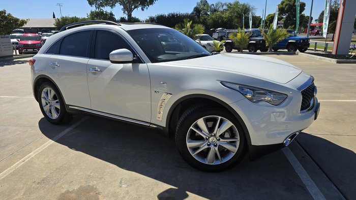2018 INFINITI QX70 GT