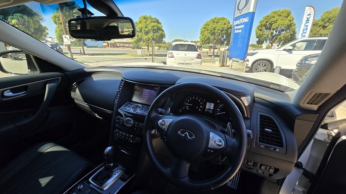 2018 INFINITI QX70 GT