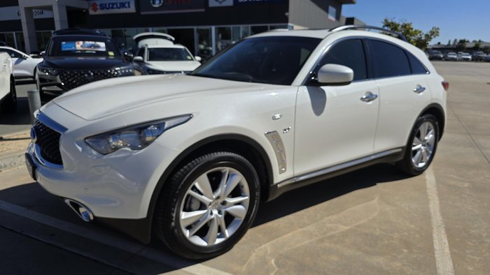 2018 INFINITI QX70 GT