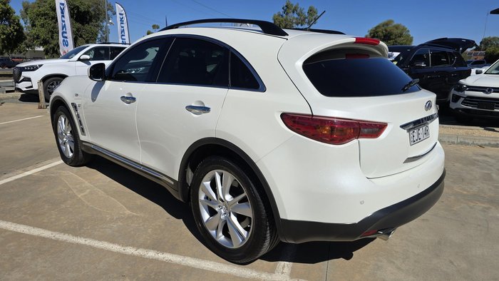 2018 INFINITI QX70 GT