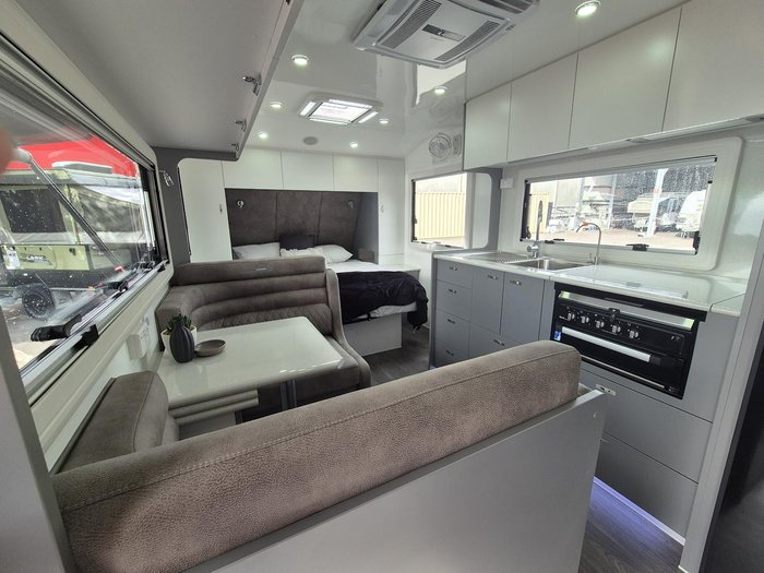 2025 Urban Caravans 18.6 X-Terrain - Cafe Dinette
