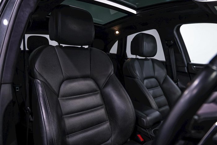 2019 Porsche Macan Turbo 95B MY20 AWD Volcano Grey