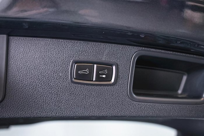 2019 Porsche Macan Turbo 95B MY20 AWD Volcano Grey
