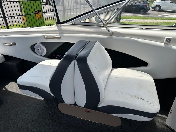 2005 Bayliner 210 Discovery Cuddy