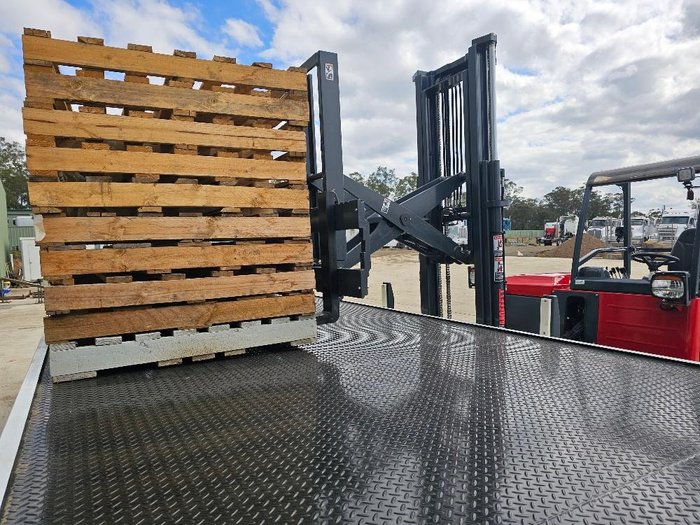 2025 Isuzu Fxy Auto 6X4 With Moffett M5 Extra Reach