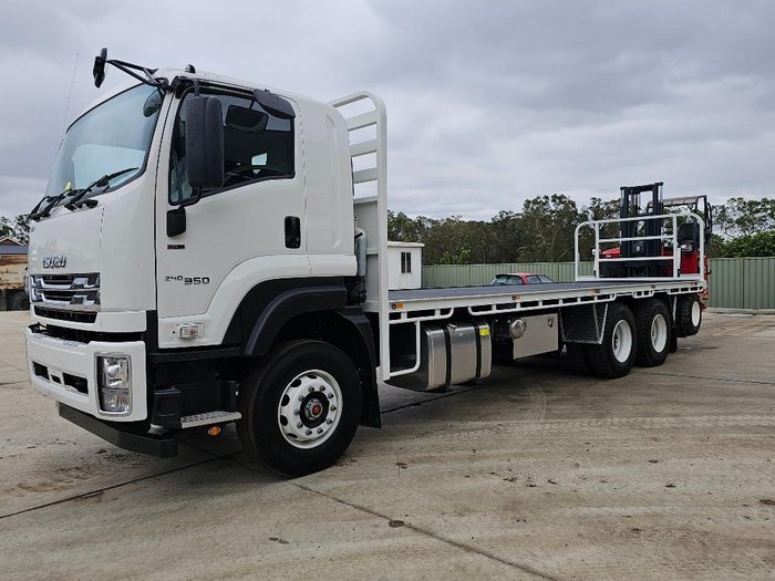 2025 Isuzu Fxy Auto 6X4 With Moffett M5 Extra Reach