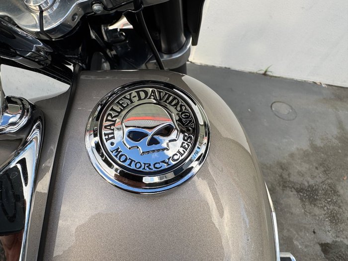 2018 Harley-davidson FLSB SPORT GLIDE Silver