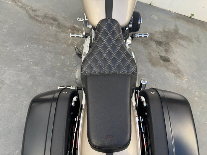 2018 Harley-davidson FLSB SPORT GLIDE Silver