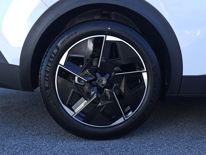 2025 Peugeot 408 GT Premium Hybrid P54 MY25 Okenite White