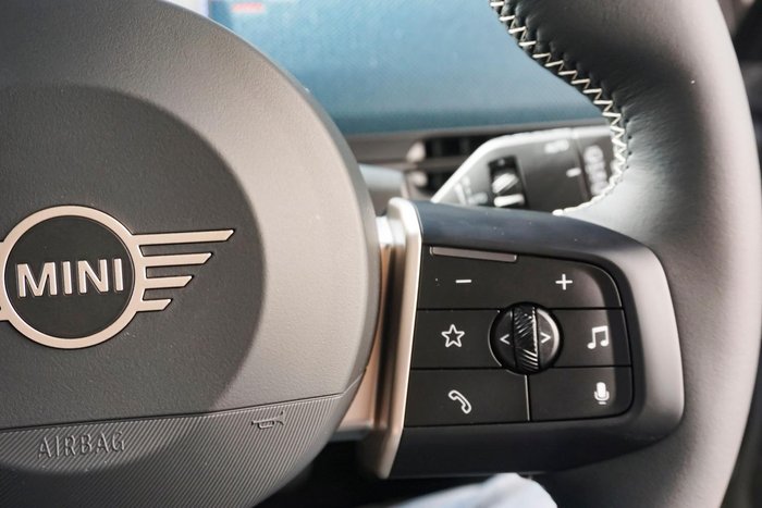 2024 MINI Aceman SE Favoured