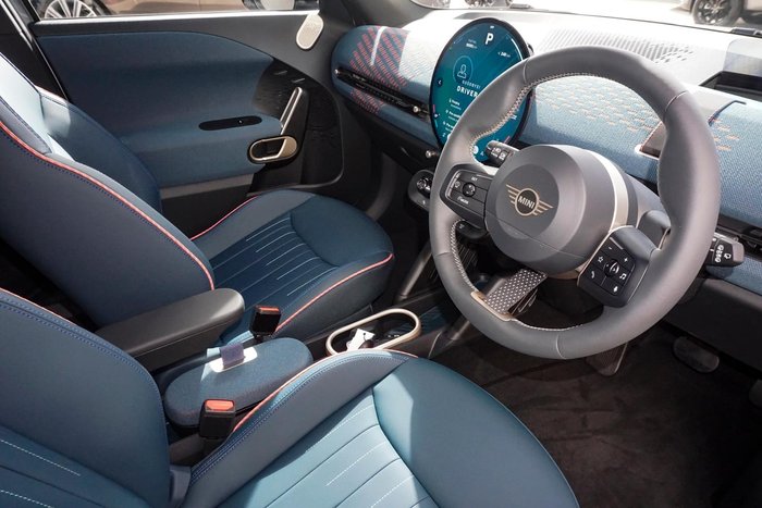 2024 MINI Aceman SE Favoured