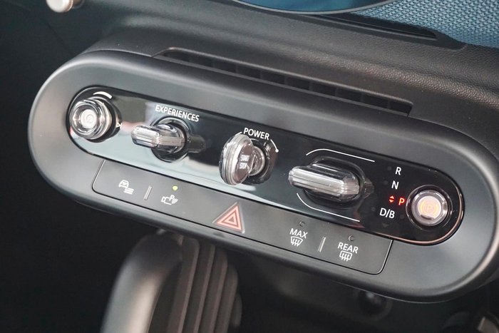 2024 MINI Aceman SE Favoured