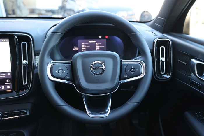 2026 Volvo EX40 Ultra Twin Motor Performance