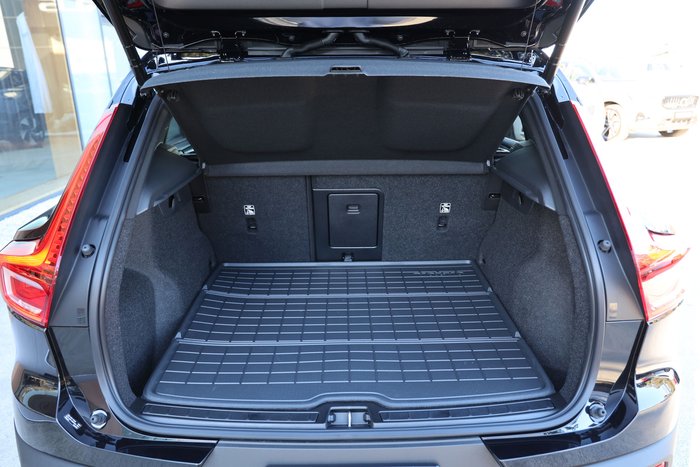 2026 Volvo EX40 Ultra Twin Motor Performance