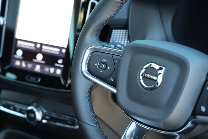 2026 Volvo EX40 Ultra Twin Motor Performance