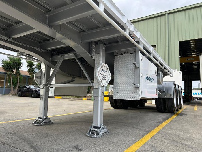 2023 Vawdrey St3 Lead A 12 Pallet Semi