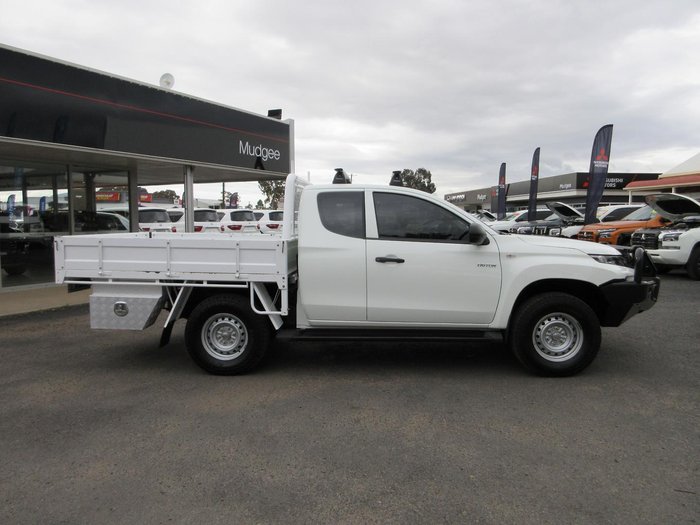 2022 Mitsubishi Triton GLX