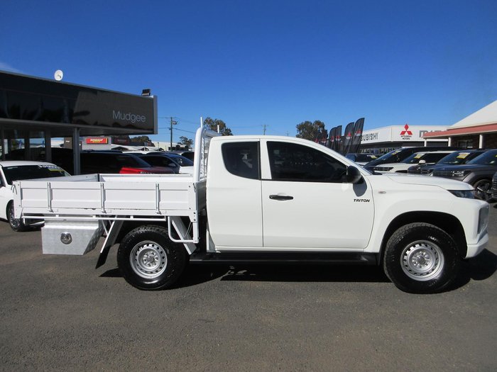 2022 Mitsubishi Triton GLX