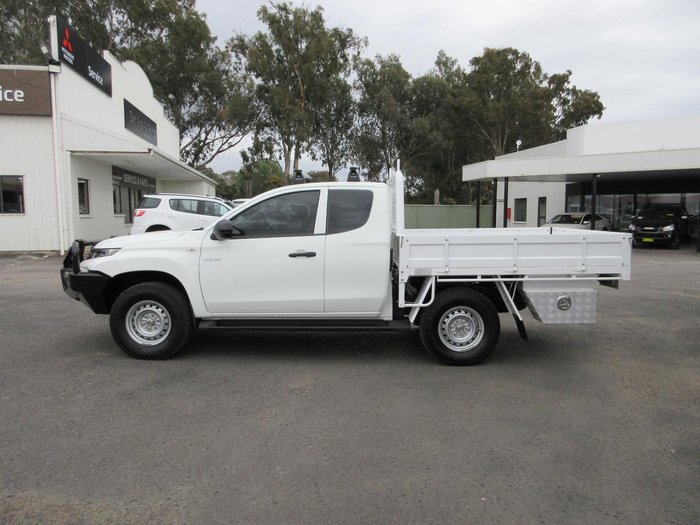2022 Mitsubishi Triton GLX