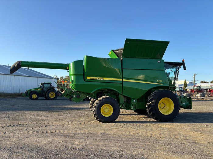 2015 John Deere S690 Green