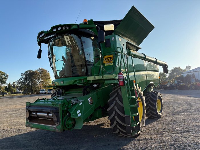 2015 John Deere S690 Green