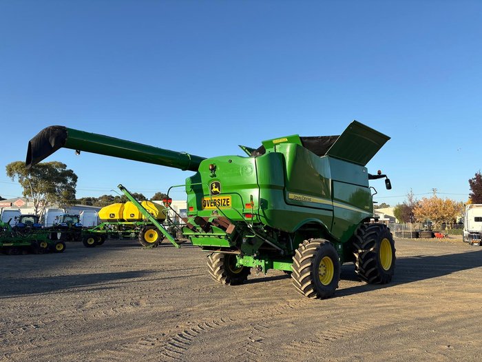 2015 John Deere S690 Green
