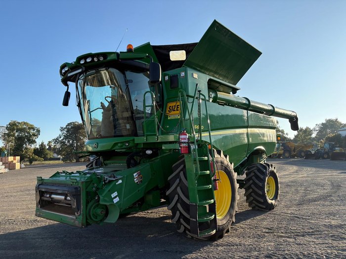 2015 John Deere S690 Green