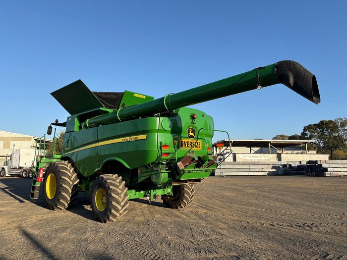 2015 John Deere S690 Green