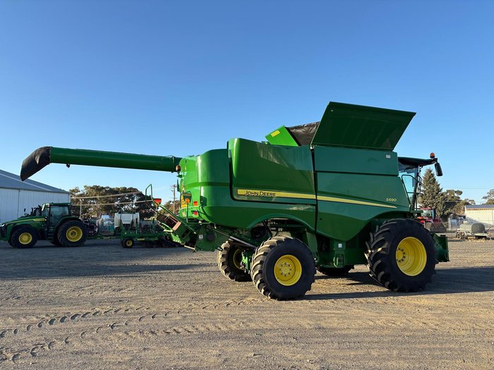 2015 John Deere S690 Green