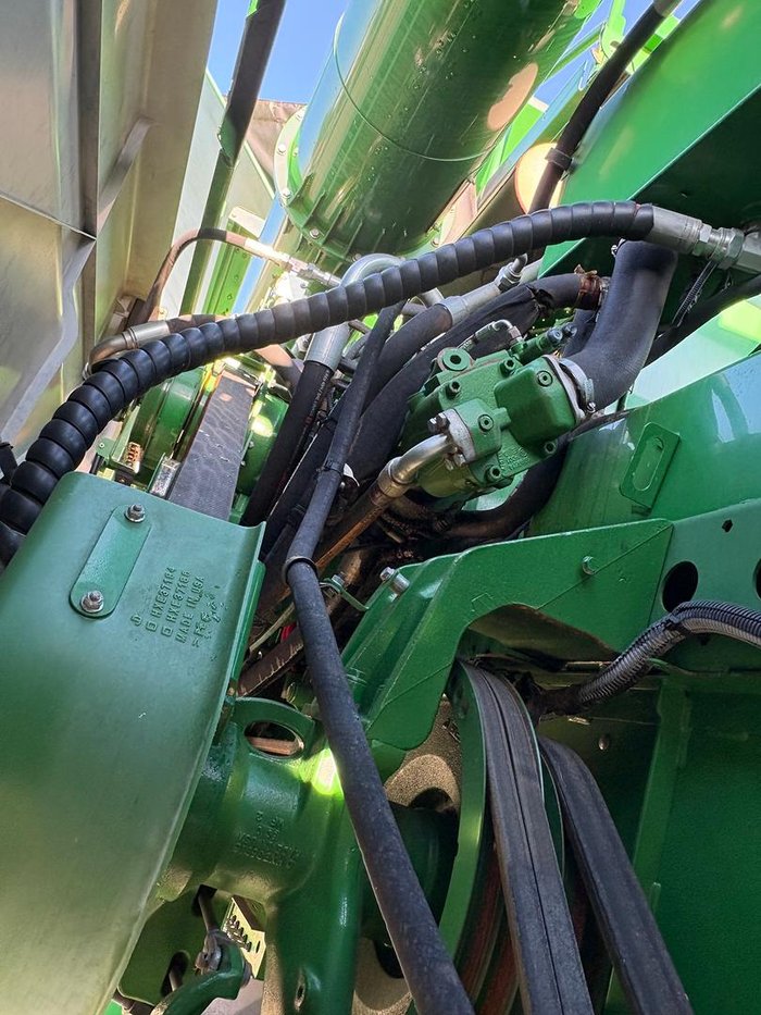 2015 John Deere S690 Green